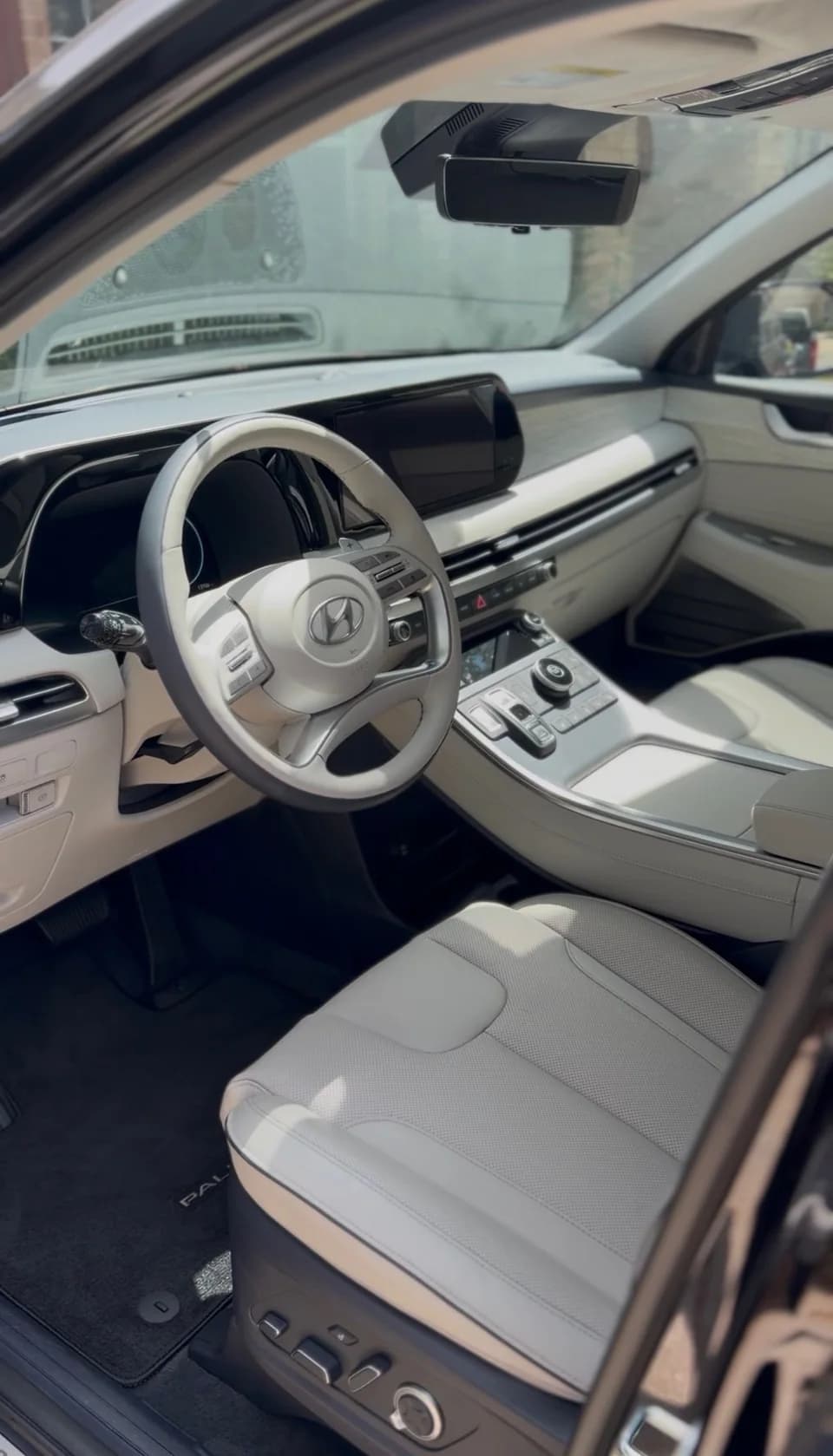Clean Hyundai front cabin and seats after interior detailing